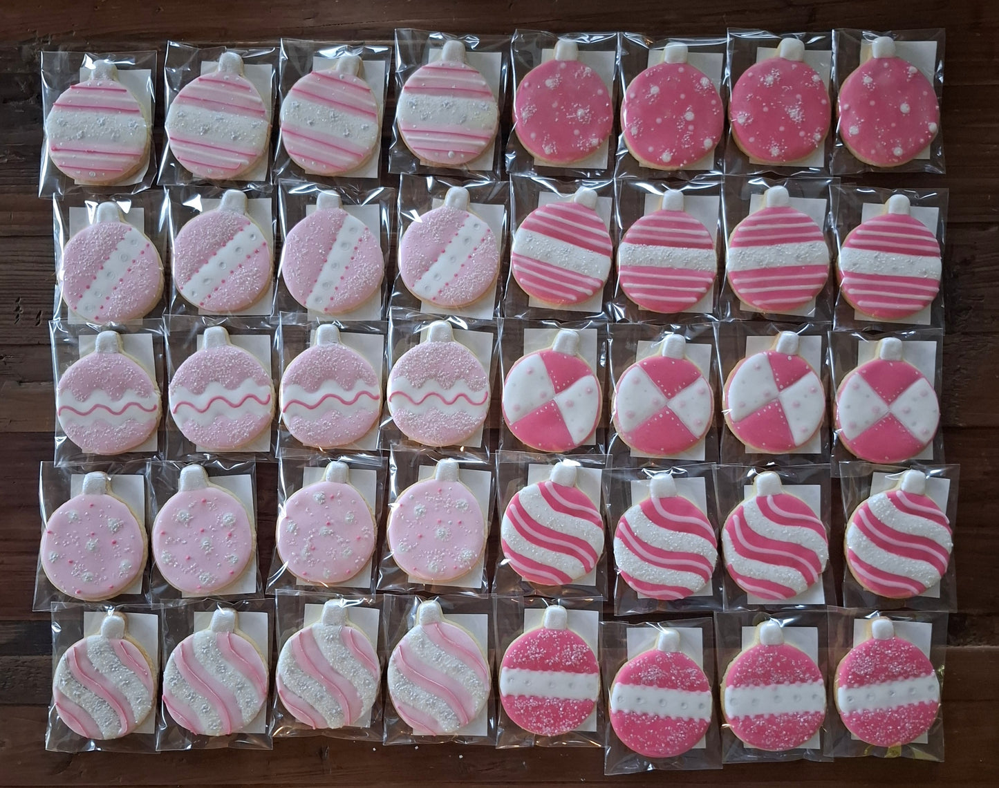 ICED CHRISTMAS BAUBLE COOKIES