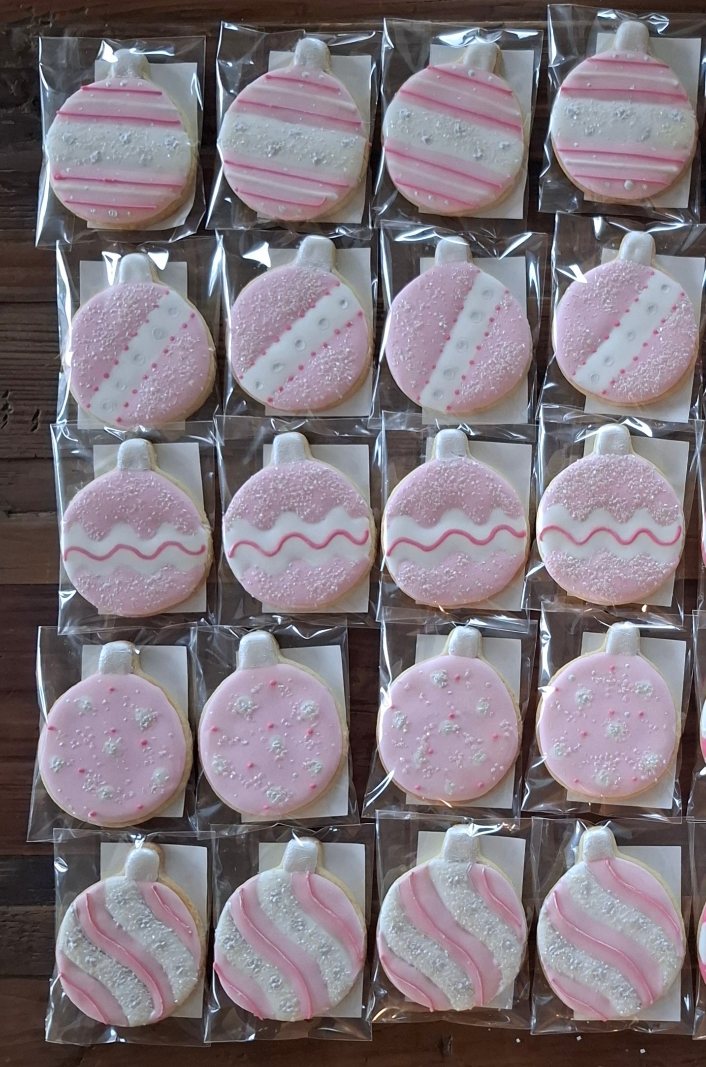 ICED CHRISTMAS BAUBLE COOKIES