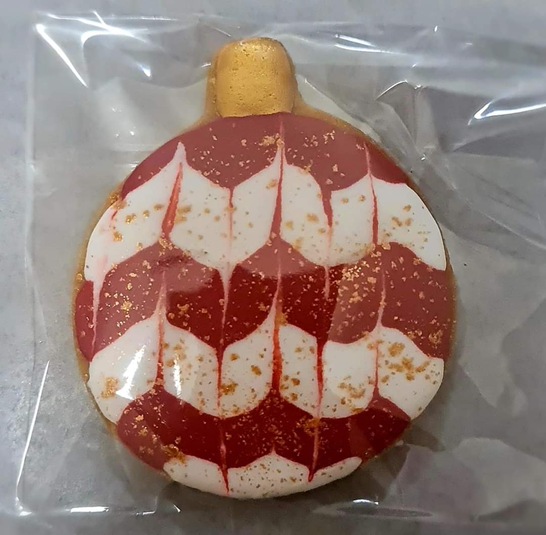 ICED CHRISTMAS BAUBLE COOKIES